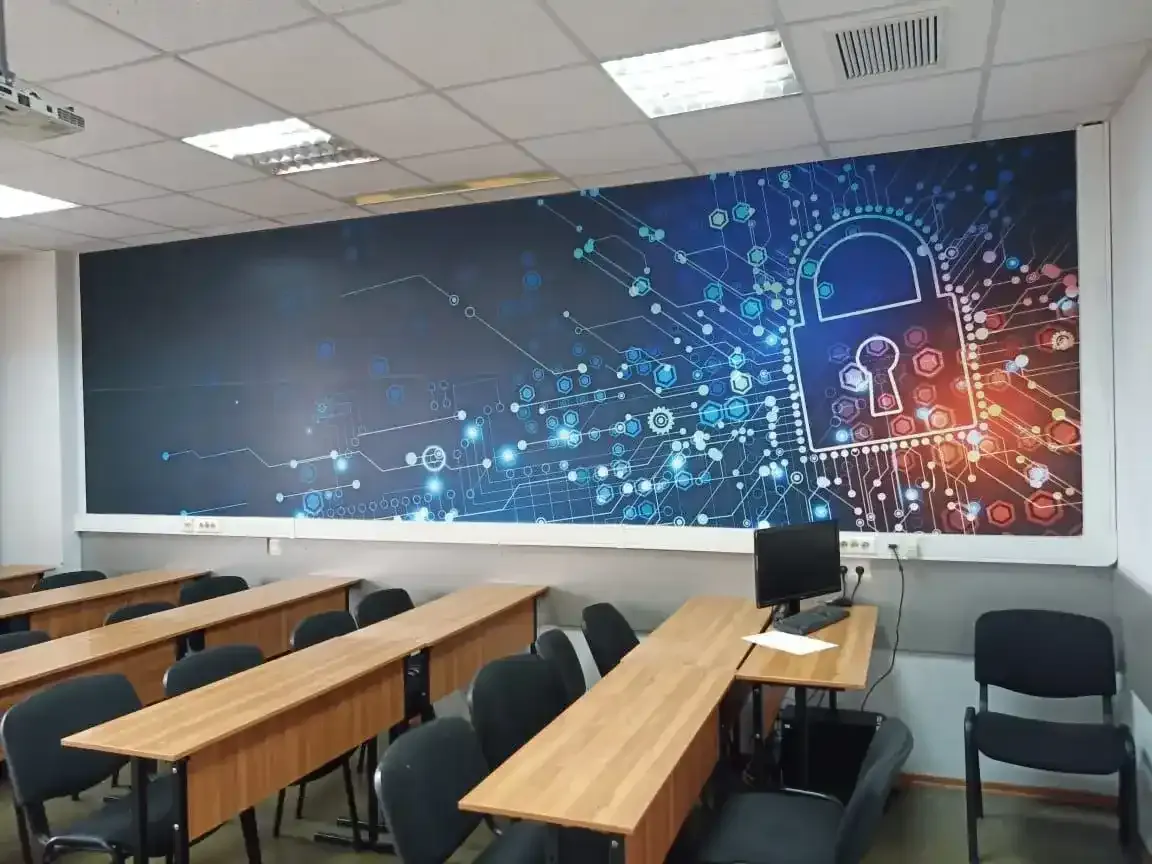 Брендирование стен офиса — трансферная плёнка WARTDEC